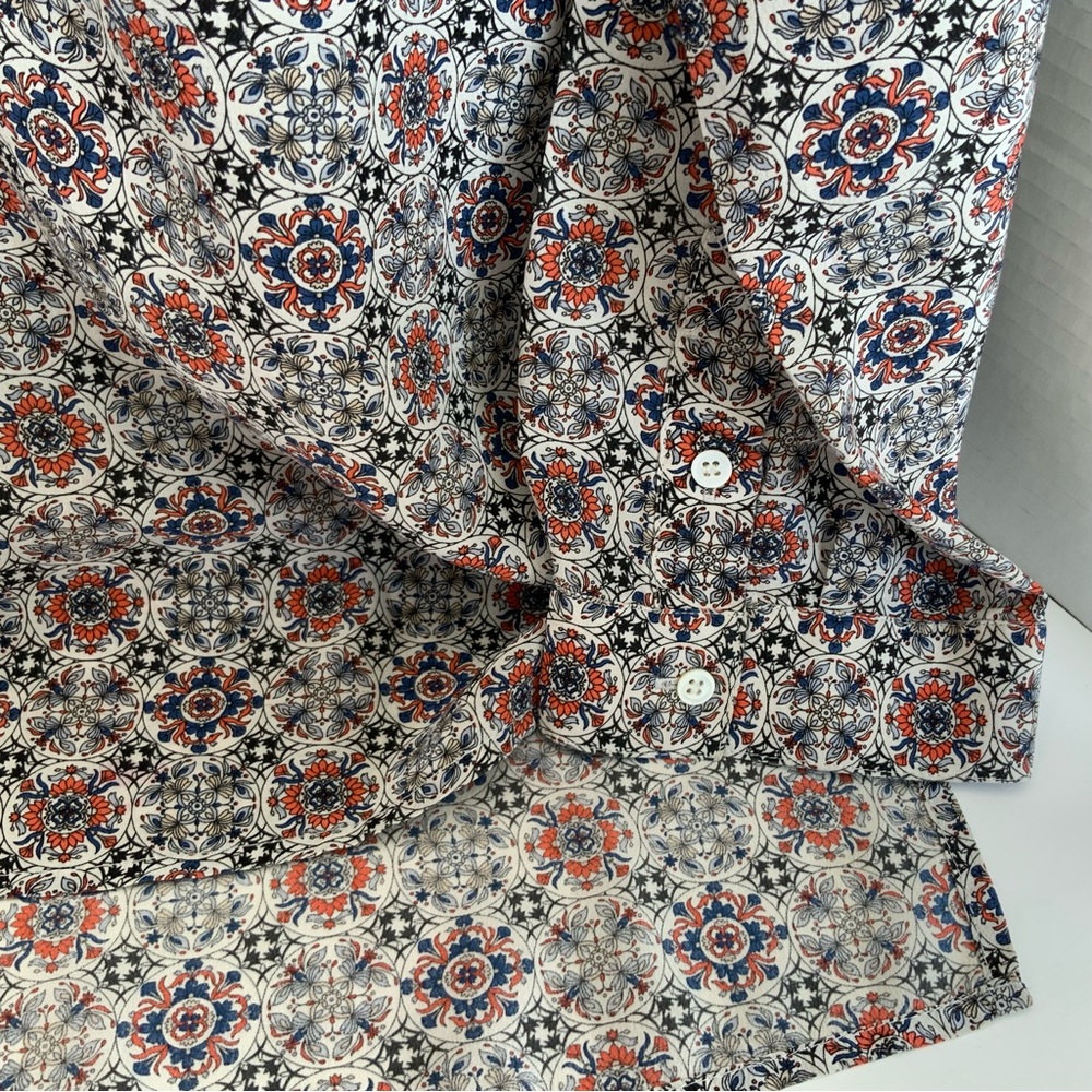 Joie Women's V-neck 100% silk long sleeve‎ button up blouse. Size small - Picture 4 of 9